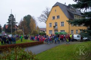 Viel Trubel rund ums Amtsgebäude.